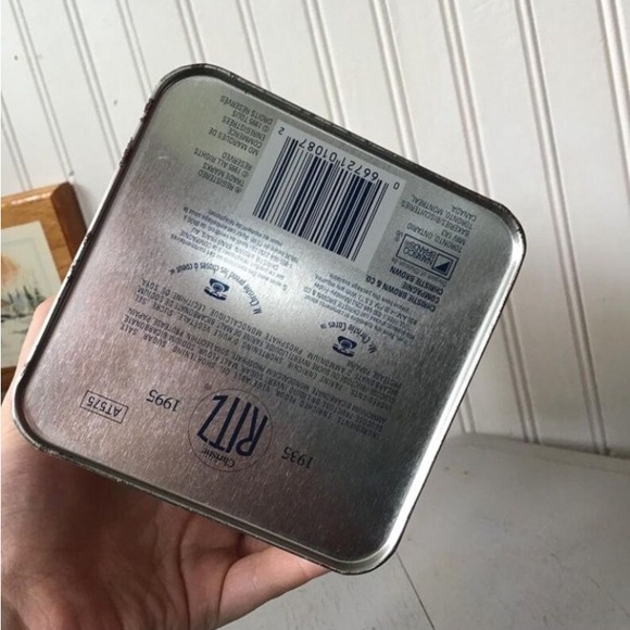 1995 Ritz cracker tin - Picture 6 of 6